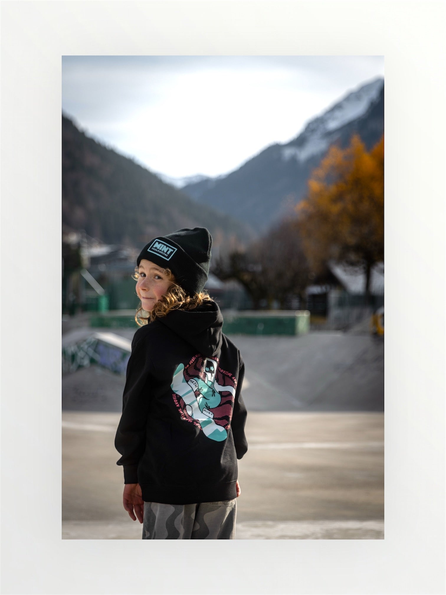 Kids Snowboarder Hoodie in Black
